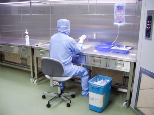 無菌調製業務風景